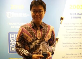 Guru Besar Fakultas Hukum Universitas Tarumanagara Dianugerahi Penghargaan Ace Of Change Education