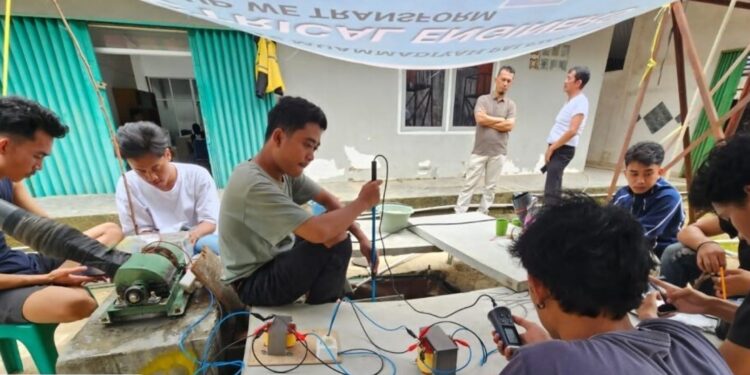 PLTMH UM Palembang Bantu Proses Belajar Mengajar di SDN 14 Rantau Dedap, Muara Enim