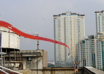 Kreatif, Mahasiswa UPER Bikin Layangan Penghasil Listrik