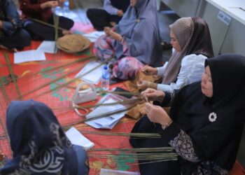 Pertamina Drilling Gelar Pelatihan Pemasaran Produk Lidi Sawit