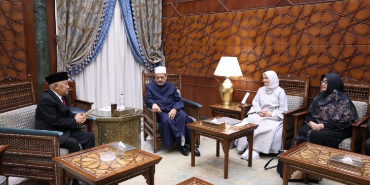 Kunjungan Din ke Kantor Syaikh Al-Azhar di Kairo Mesir