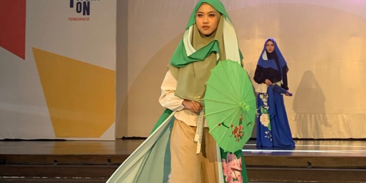 Winas Tampilkan Geulis Heritage di Ajang Fashion Show APPMI Jabar 2024