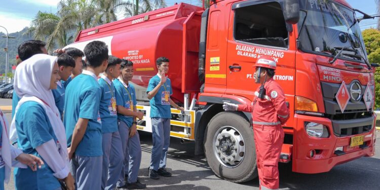 Edukasi Elnusa Petrofin Tentang Bahaya Blind Spot di Kalangan Pelajar
