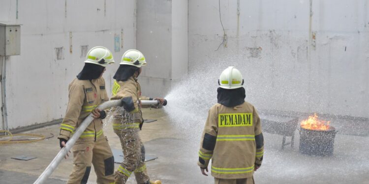 PDC Gelar Pelatihan Pemadaman Kebakaran