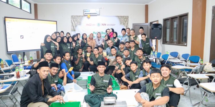 Sinergi Sepuluh Pesantren dengan P3M dan CCEP Indonesia dalam Pengelolaan Sampah