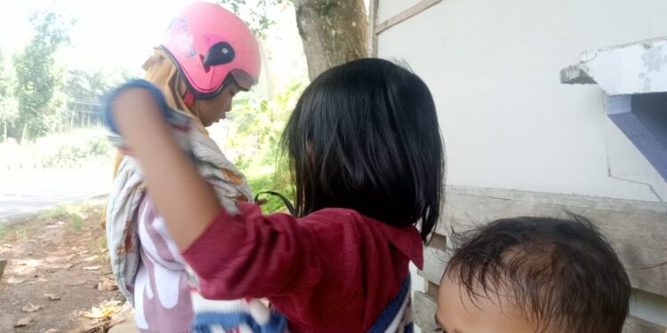 Ini Cerita Perjuangan Janda tiga (3) Anak Saat Mudik, dari Kabupaten Bandung ke Cilacap dengan Motor