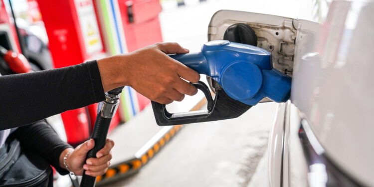 Ingin Dapat Diskon BBM Rp300/Liter? Begini Caranya!