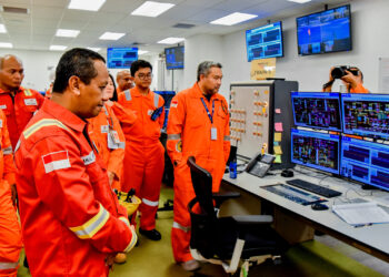 Menteri ESDM Sambangi Lapangan Genting Oil dan Kilang LNG Tangguh