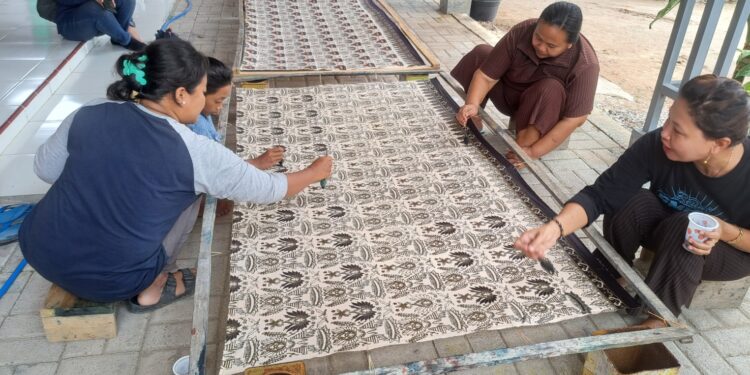 Kisah Batik Sekar Rinambat Binaan PEPC 12 Merenda Harapan Kaum Perempuan