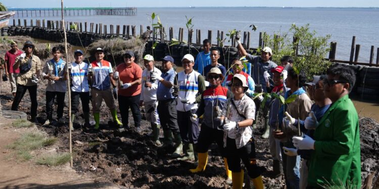 Gerakan UPER, Industri dan Pemda Tanam Mangrove di Pesisir Mundam-Dumai, Riau