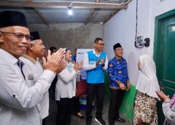 PLN Nyalakan Listrik pada 11 Rumah Warga Pra-Sejahtera
