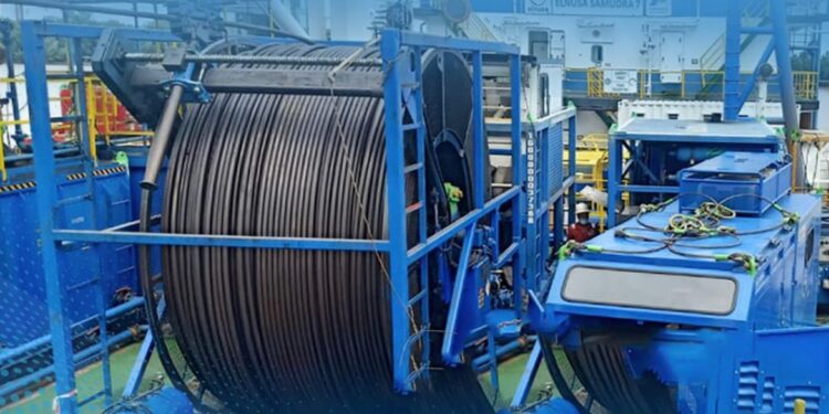 Penggunaan Teknologi Pipa Baja Panjang Fleksibel Dongkrak Produksi Migas