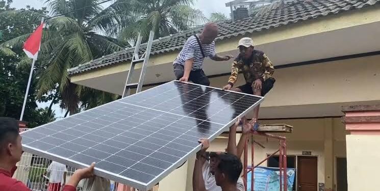 Sumbangsih PLN Listriki Pulau Pagerungan Kecil dengan EBT