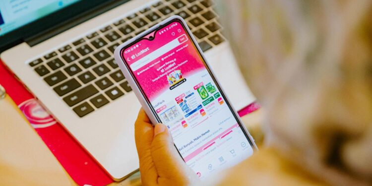 Memantapkan Kepercayaan Masyarakat pada AI E-Commerce