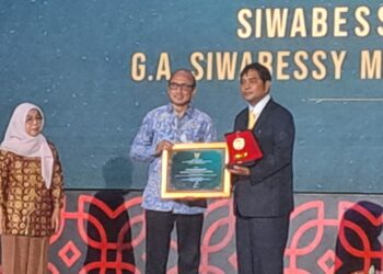 Orasi Ilmiah Prof. Dr. Saroj Rujirawat Soal Teknologi Cahaya Sinkrotron dalam Pengembangan Baterai, Energi Bersih dan Polutan Lingkungan