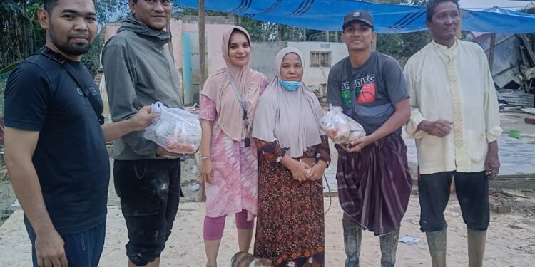 Dapur Umum PDC di Tengah Bencana Banjir Desa Bukit Suling Aceh