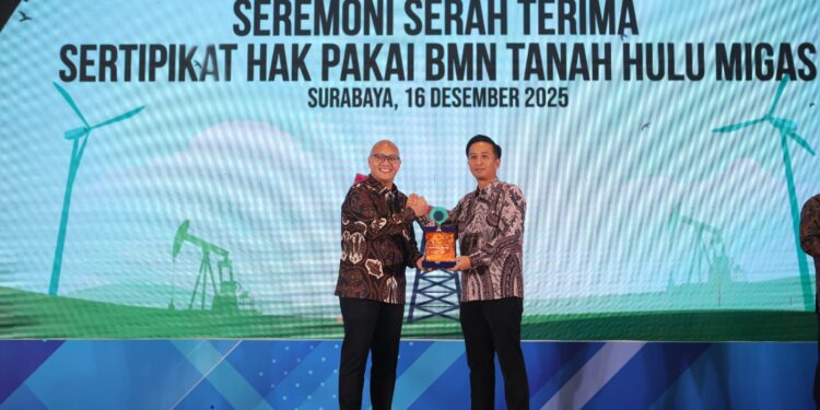 Pemerintah Serahkan 80 Sertipikat Hak Pakai Lahan kepada Subholding Upstream Pertamina Group