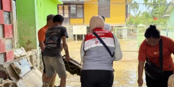 Pertamina Bersihkan Puskesmas Rantau di Aceh Tamiang