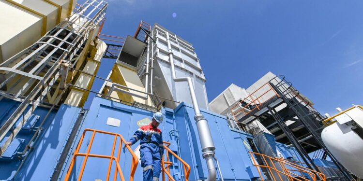 Kisah Para ‘Penjaga Energi’ Selamatkan Ribuan Sumur dari Mati Suri