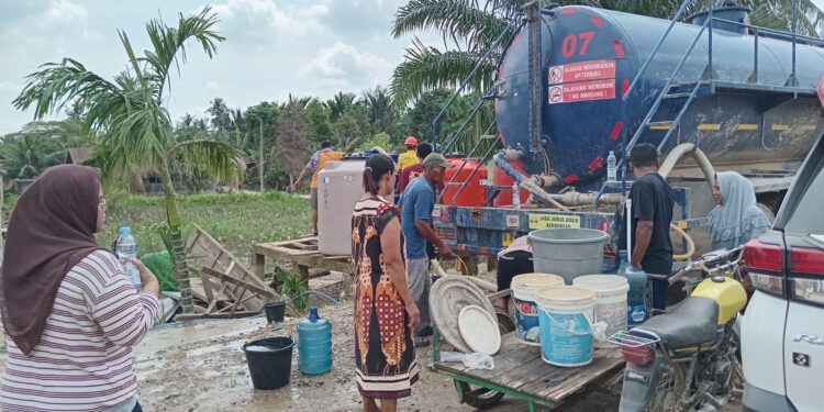 PEP Rantau Salurkan Air Bersih di Lokasi Bencana Ekologis Aceh Tamiang