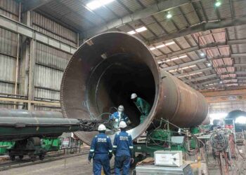 Bos SKK Migas Sambangi Pabrik Pipa Batam