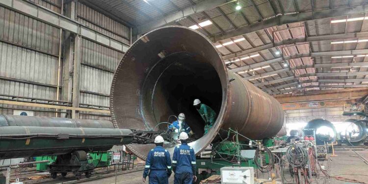 Bos SKK Migas Sambangi Pabrik Pipa Batam