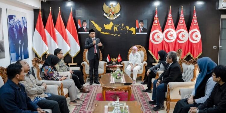 Tinta Emas Madam Na’imah dari Dubes RI untuk Tunisia
