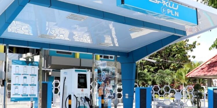 PLN Siapkan SPKLU Center di Sepanjang Trans Jawa dan Titik Strategis Saat Libur Idulfitri