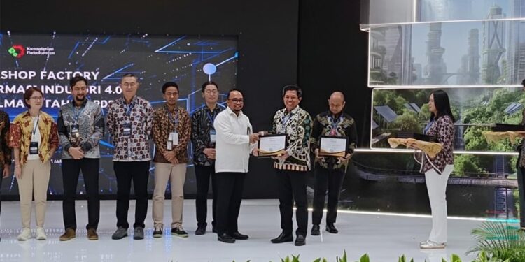 Komatsu Remanufacturing Asia Sabet Penghargaan INDI 4.0 Smart Factory dari Kementerian Perindustrian