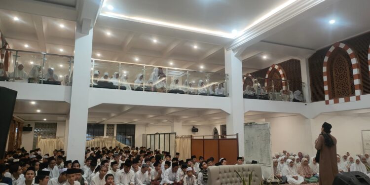 KH. Rofiuddin Hasbullah, S.Th.i: Setiap Santri Membaca al-Qur’an, Orang Tua Mendapatkan Pahalanya