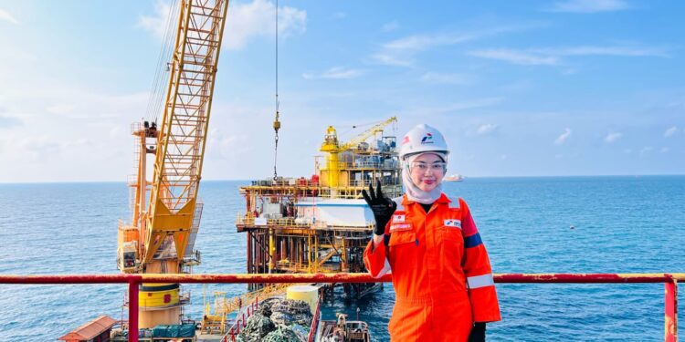 Cassanova Istiqomah Walhawanadana, Junior Officer HSSE Offfshore di Zona 6 Pertamina Hulu Energi Offshore Southeast Sumatra (PHE OSES).