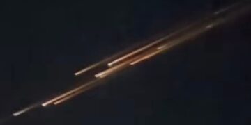 Oalaahhh …! “Benda Terang” yang Dilihat Warga Lampung dan Banten Ternyata Sampah Antariksa