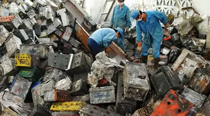 Menyulap Limbah Baterai jadi Gas Hidrogen dari Air