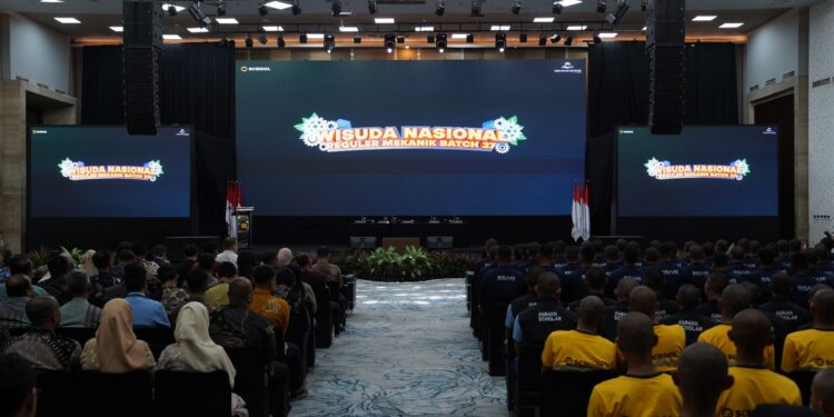 UT School Gelar Wisuda Nasional Mekanik Alat Berat Batch 37