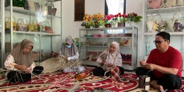 Rumah Anyaman Pandan Naik Kelas Berkat Support PetroChina
