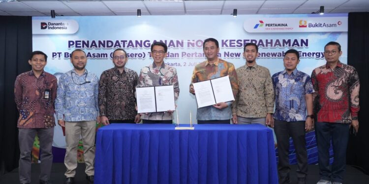 PTBA dan PNRE Jajaki Pengembangan PLTS di Lahan Pascatambang