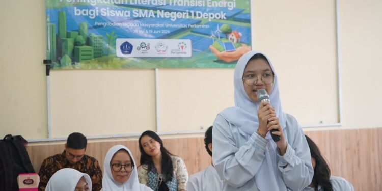 UPER Sosialisasikan Transisi Energi ke Pelajar SMAN 1 Depok