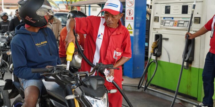 Korban Gempa Melayani Korban Gempa Lain
