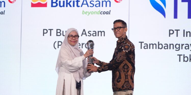PTBA Sabet Dua Penghargaan Katadata ESG Insight Award 2026