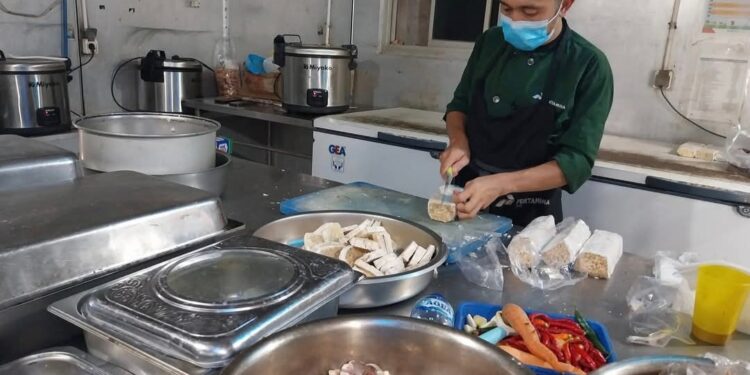 Mengulik Lebih Dekat Program Tempesantren dan Operasi Dapur FLS
