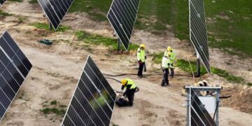 Menguji Komitmen Pemerintah dalam Mengimplementasikan Energi Bersih