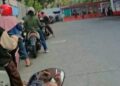 Antrean Kendaraan Roda Dua Mengular Setiap Hari di SPBU Depok Jabar dan Bali