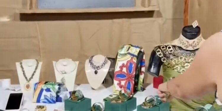 Dubes Zuhairi Sambangi Pameran Produk Kerajinan UMKM Tunisia