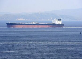 Angkatan Laut Iran: Ada Kapal Tanker Meledak di Selat Hormuz