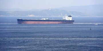 Angkatan Laut Iran: Ada Kapal Tanker Meledak di Selat Hormuz
