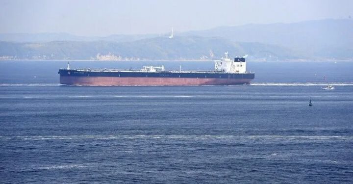 Angkatan Laut Iran: Ada Kapal Tanker Meledak di Selat Hormuz